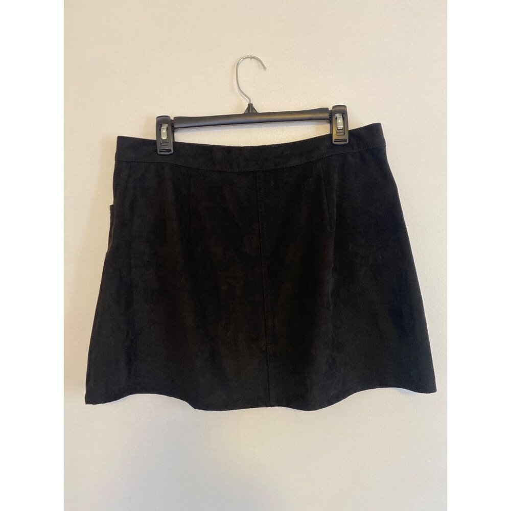 Black Button-Front Faux Suede Mini Skirt By Express Jeans Size 12 With Pockets - Picture 4 of 6